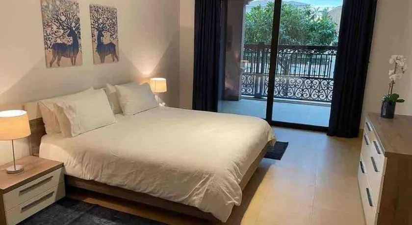 Three bedroom apartment in Saadiyat district - Image 1