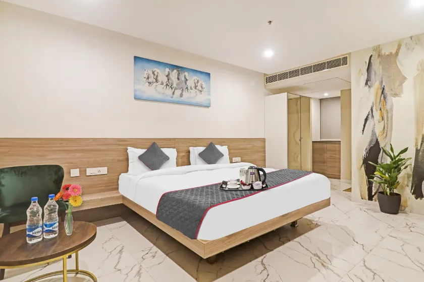 Hotel O THE FERN SUITES - Image 1