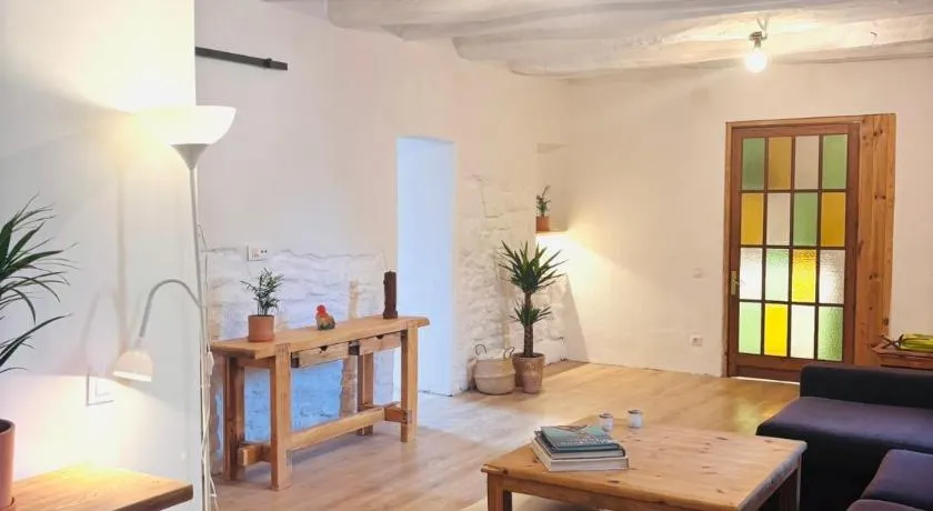 Casa estilo masía en el corazón de Cataluña - Image 1