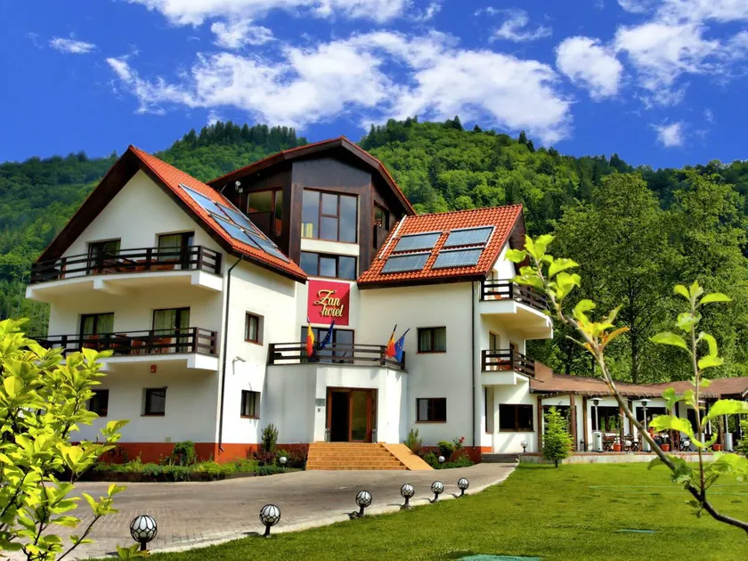 Zan Hotel Voineasa - Image 1