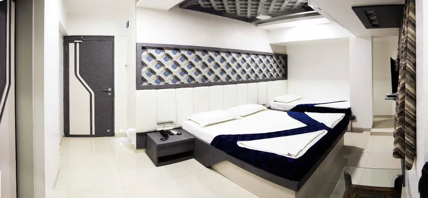 Hotel Fantacee - Image 1