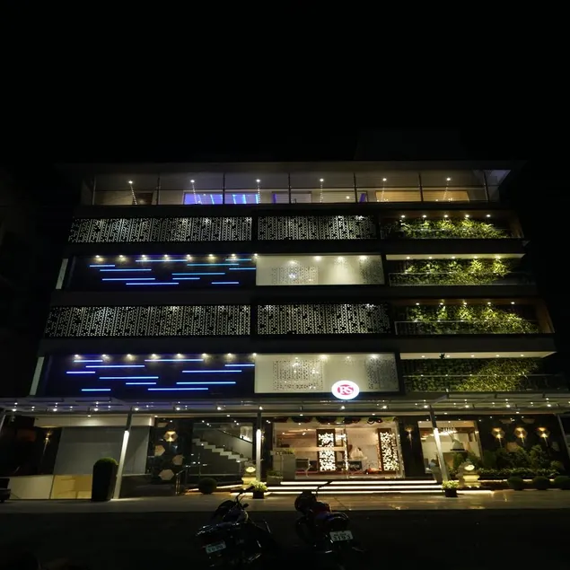 Hotel RS Exclusive Stay & Fine Dine - Near to Akola Junction - Image 1
