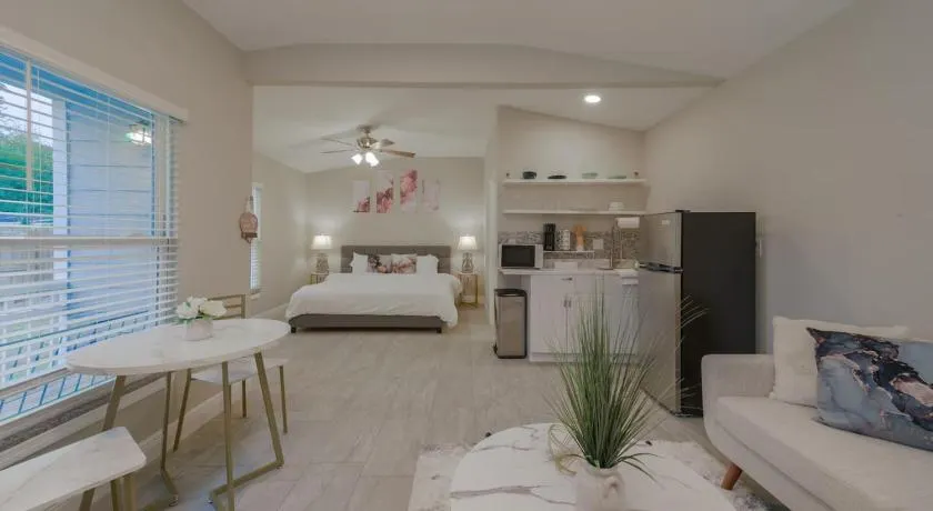 Private Studio near parks and Downtown - Image 1