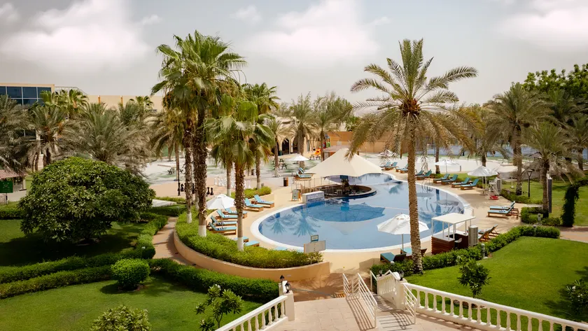 Metropolitan Al Mafraq Hotel - Image 1