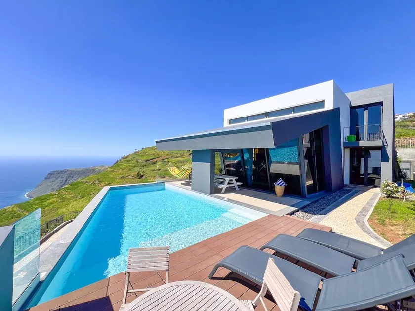 Villa Leonor Cliffside Retreat - Image 1