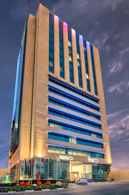 Saraya Corniche Hotel - Image 1