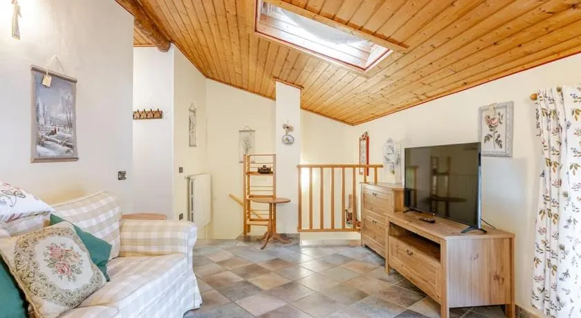 8 Posti letto con Wifi Free, Netflix vicino al Lago di tenno - Image 1