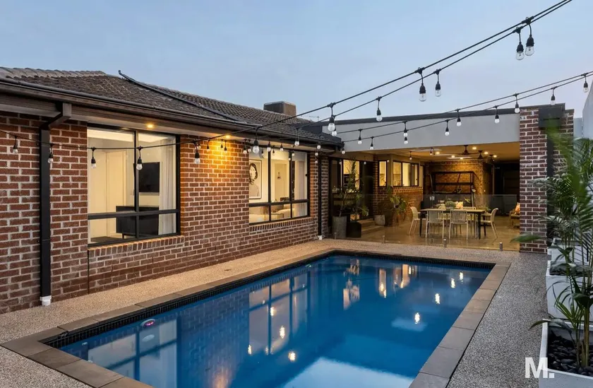 Modern Spacious 4BR + Pool - 5mins drive Airport Long Term Availabale Please contact within - Image 1