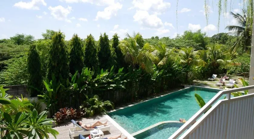 Padang Padang Inn - Image 1