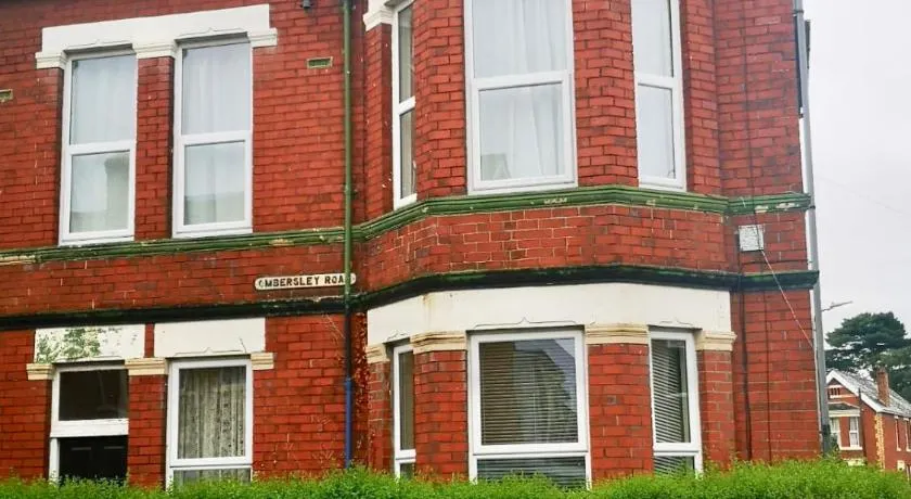 SPACIOUS 2 BEDROOM apartment with FREE PARKING - JCT 27 Cardiff side of Newport - Image 1