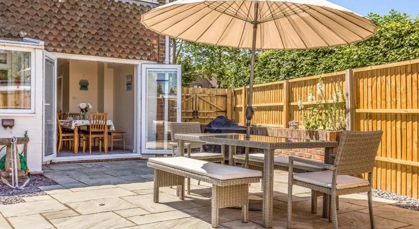 3 bedroom Cottage in the heart of beautiful Bosham - Pass the Keys - Image 1