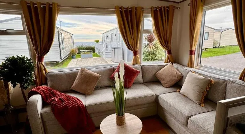 Holiday home in Durdle door with stunning Sea view - Image 1