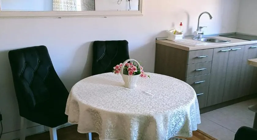 Ildiko Studio Apartment is a calm place to relax - Image 1
