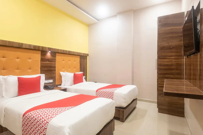 Hotel Blue Executive Near Chhatrapati Shivaji International Airport - Image 1
