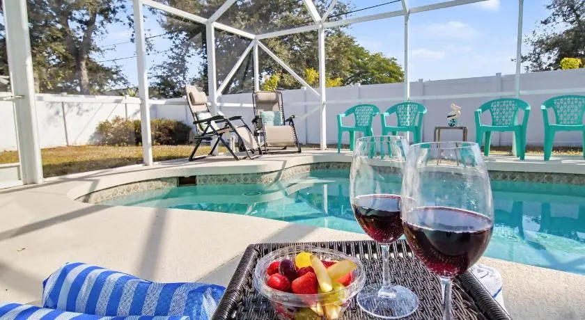 Heated Pool Villa Near Venice Beach Sleeps 6 - Image 1
