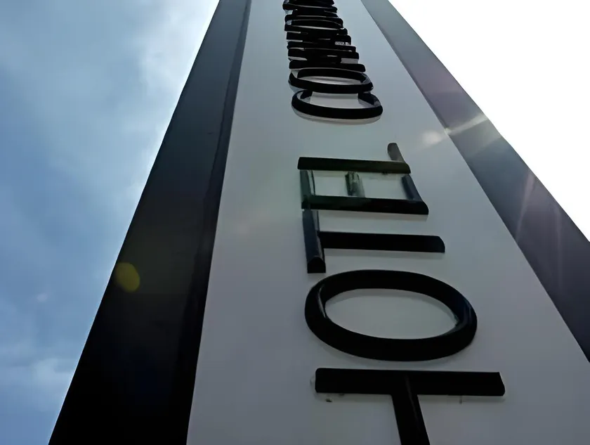 Hotel Commodore - Image 1