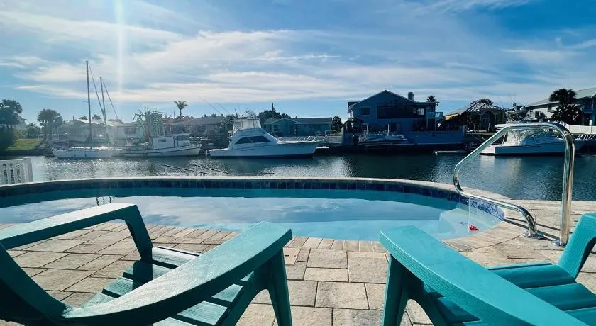 Waterfront HomeHeated PoolArcade Games - Image 1