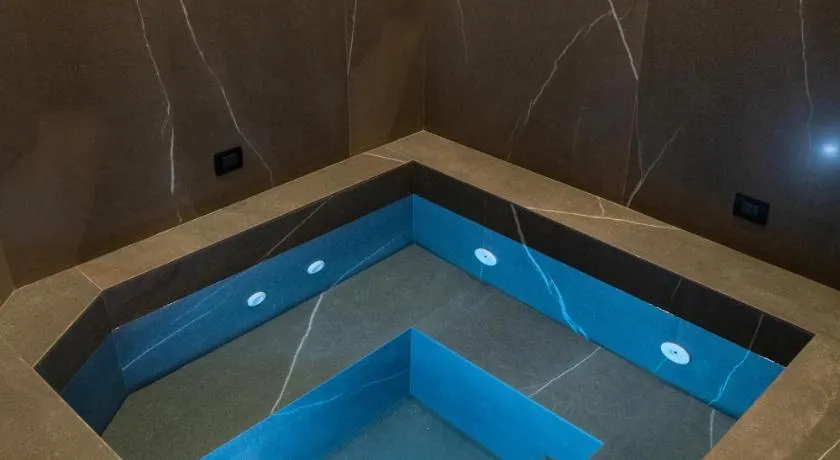 VS LUXURY SUITE with SPA - Image 1