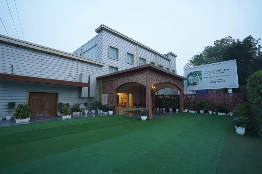 Hotel Luxe Opera NH8 - 7km from IGI Airport Delhi - Image 1