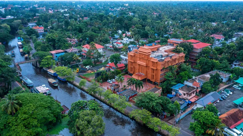 Haveli Backwater Resort - Image 1