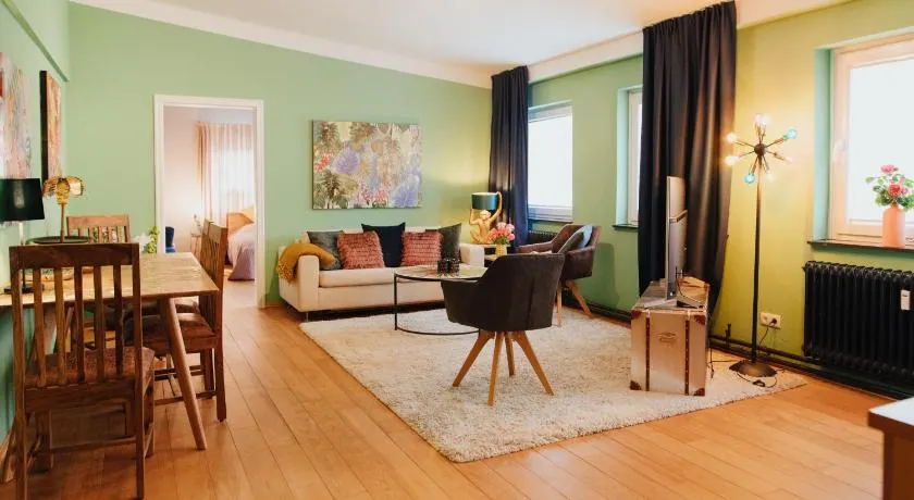 R B Apartment Hamburg Family - zentrumsnah - 108 qm mit Dachterrasse - Küche - Waschtrockner - Smart TV - Badewanne & Dusche - kostenloser Parkplatz - 2 Schlafzimmer - Image 1