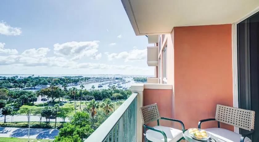 Coconut Grove Beauty 1 bedroom Bayview Condo with Free Parking - Image 1