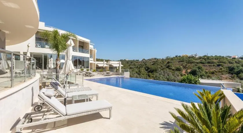 Caneiros Luxury House & Suites - Image 1