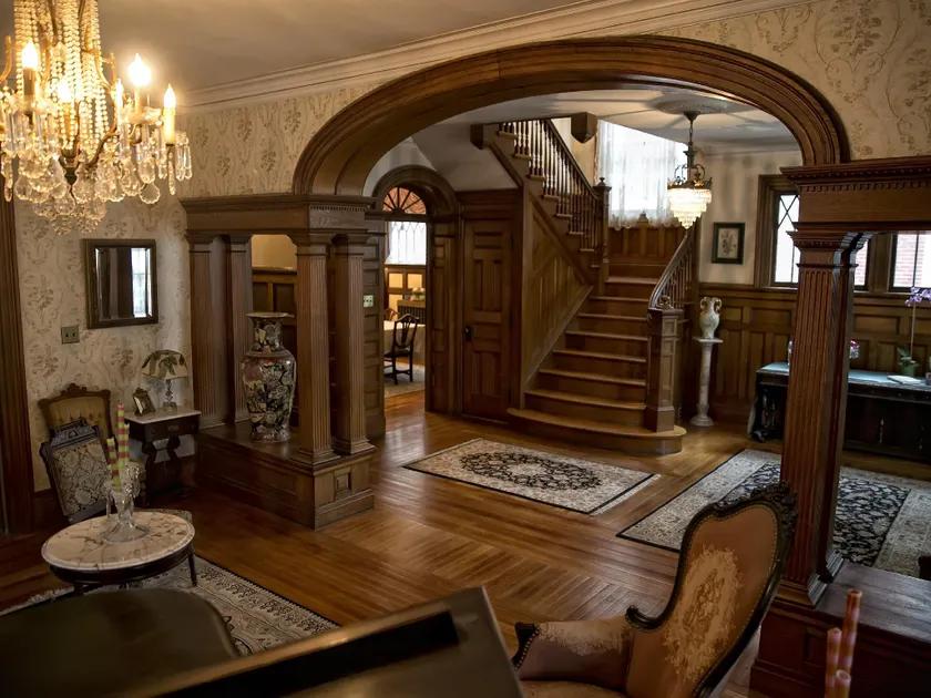 Circular Manor Bed and Breakfast - Image 1