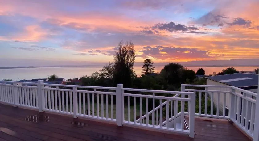 Dog friendly home with spectacular views of Lake Illawarra - Image 1