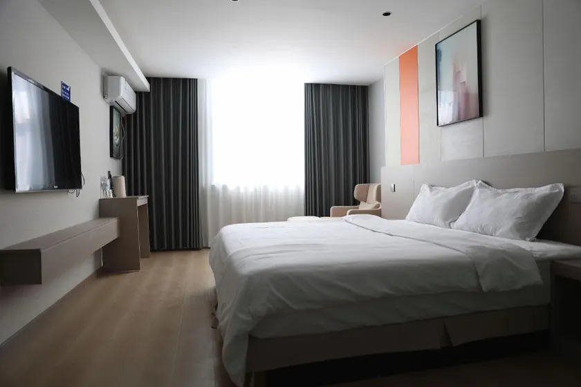 Grand Hotel - Image 1