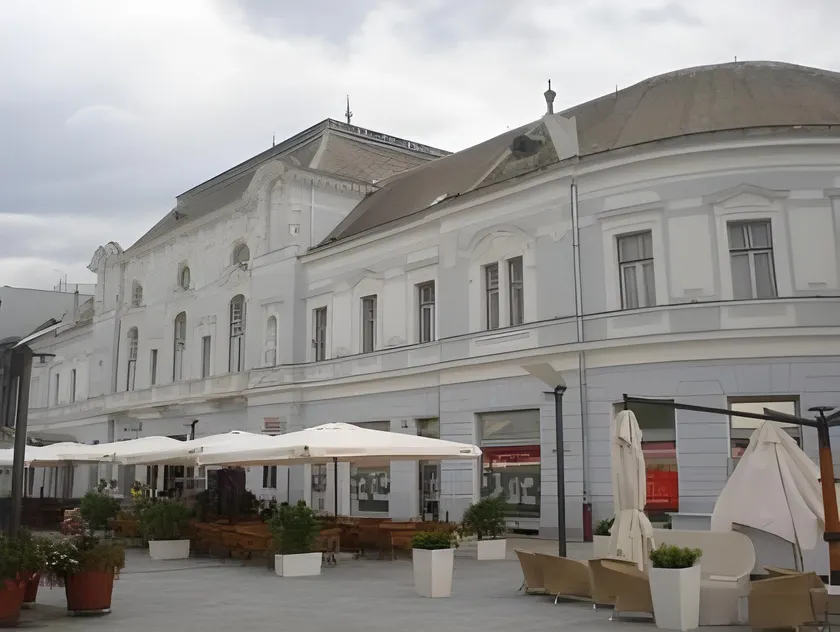 Korona Hotel - Image 1