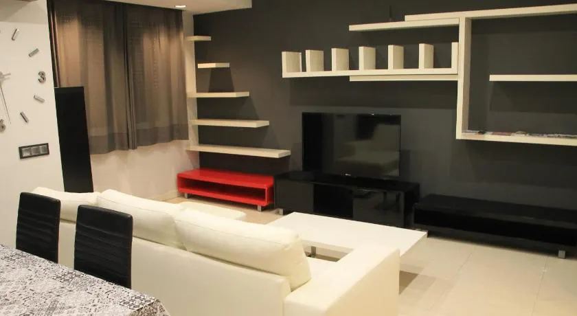 apartamento COLON !!PARKING PRIVADO GRATUITO !! - Image 1