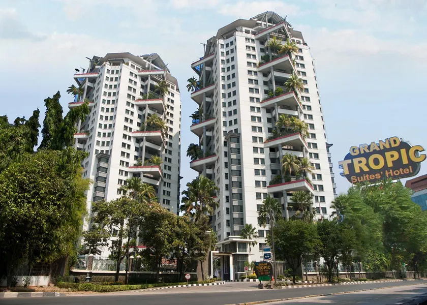 Grand Tropic Suites Hotel - Image 1