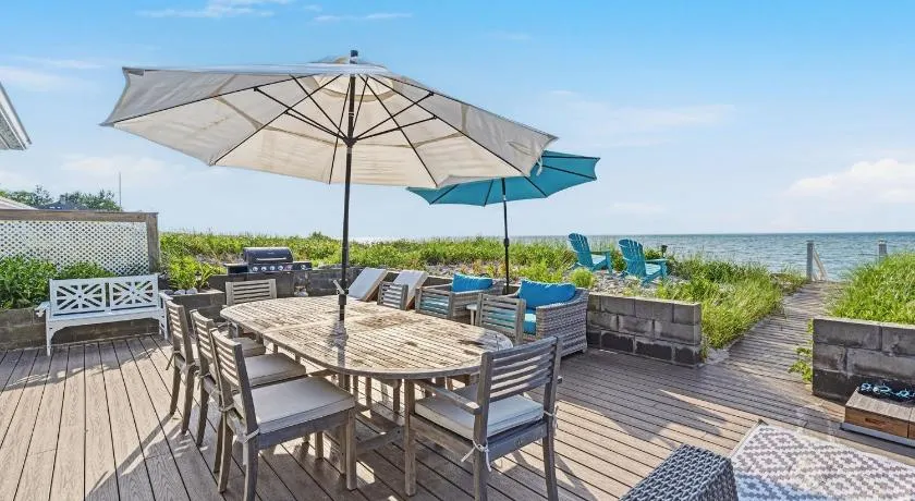 Diana Luxury Retreat: Private Beach and Vineyards - Image 1