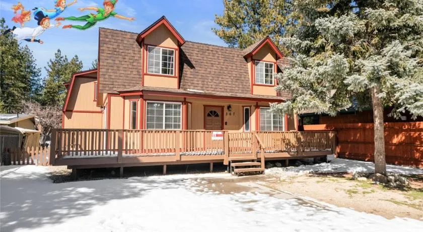 The Lost Boys Hideaway - One Of A Kind Mountain Getaway! 3 Bedroom Cabin - Image 1
