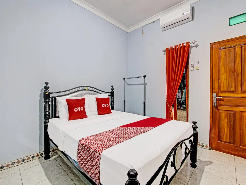OYO 92045 Panca Putri Guest House - Image 1