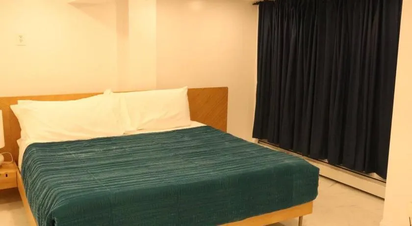 Luxury king bed parking & washer - Image 1