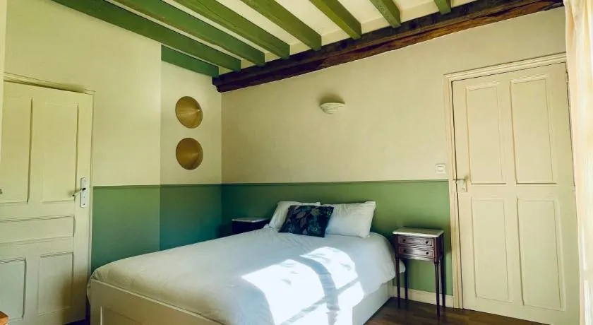 La Suite St Michel - Chambre privée avec salon - Image 1