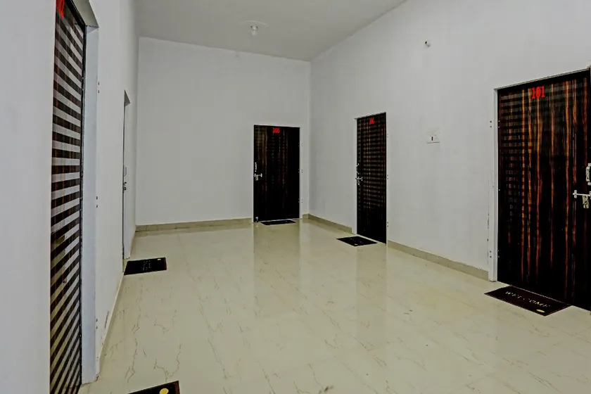 OYO Brothers Hotel - Image 1