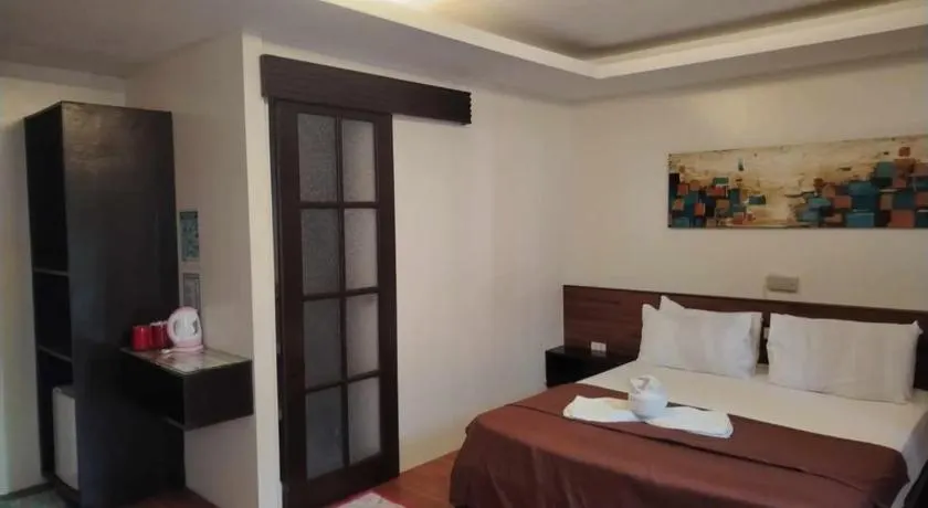 Tans Guesthouse - Image 1