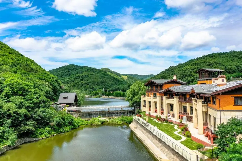 Floral Lux Hotel·Yu Homestay (Dalian Hongqigu Branch) - Image 1
