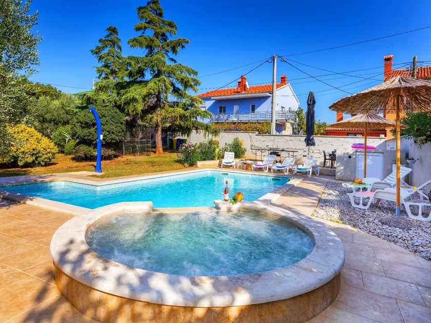 Villa in Pula near Roman Amphitheater - Image 1