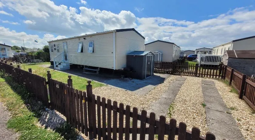 Spacious accomodation 188 Unity Beach sleeps 6 Centrally located Pet friendly Pets Stay Free - Image 1