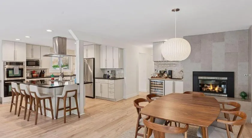 1010 Rosehill Dr - Image 1