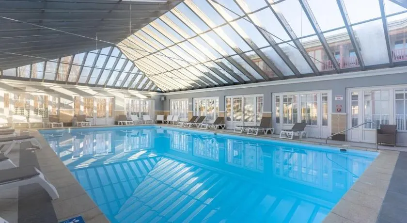 Appt 6 pers avec piscine couverte tennis et parking privé gratuit 117 - Image 1