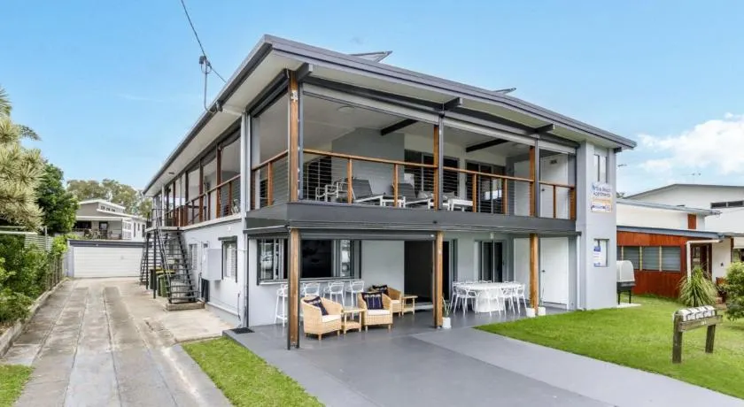 Bribie Beach Apartments X 3 - Image 1