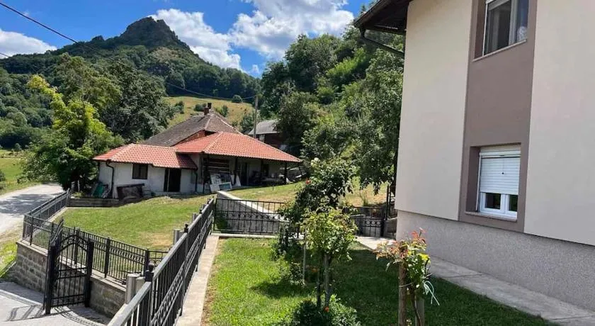 Rudnička oaza mira, kuća u podnožju Ostrvice - Image 1