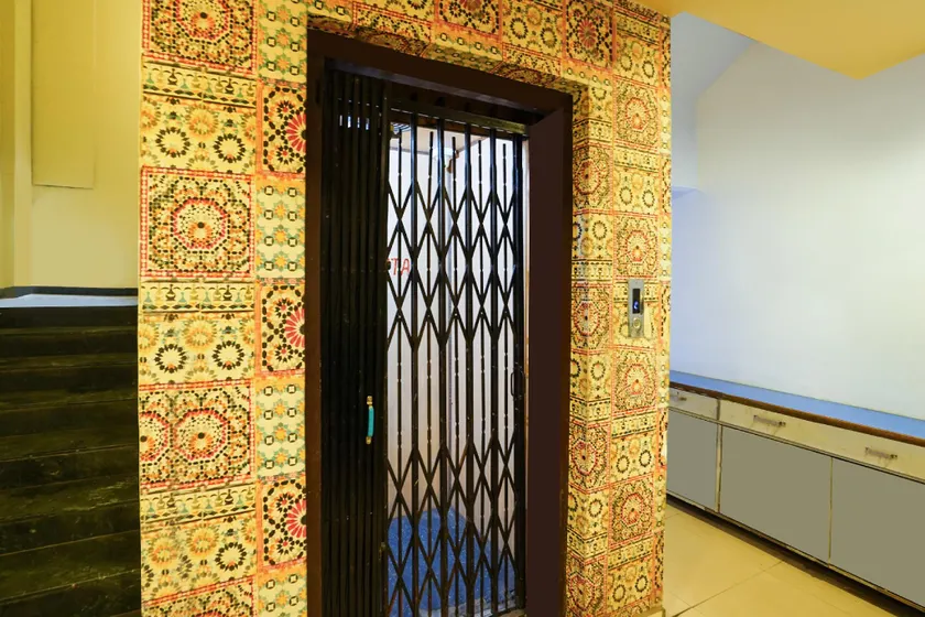 Hotel O Crystal - Image 1