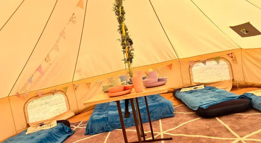 Dollys Den bell tent - Image 1