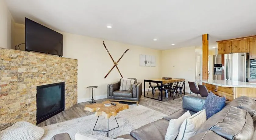 Dog-friendly mountain condo with washer&dryer sleeps 2 - Image 1